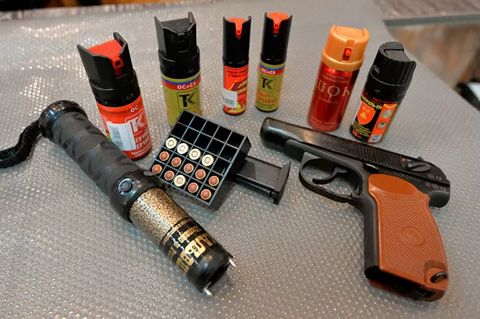 Средства самообороны Газовые баллончики, электрошокеры, пистолет