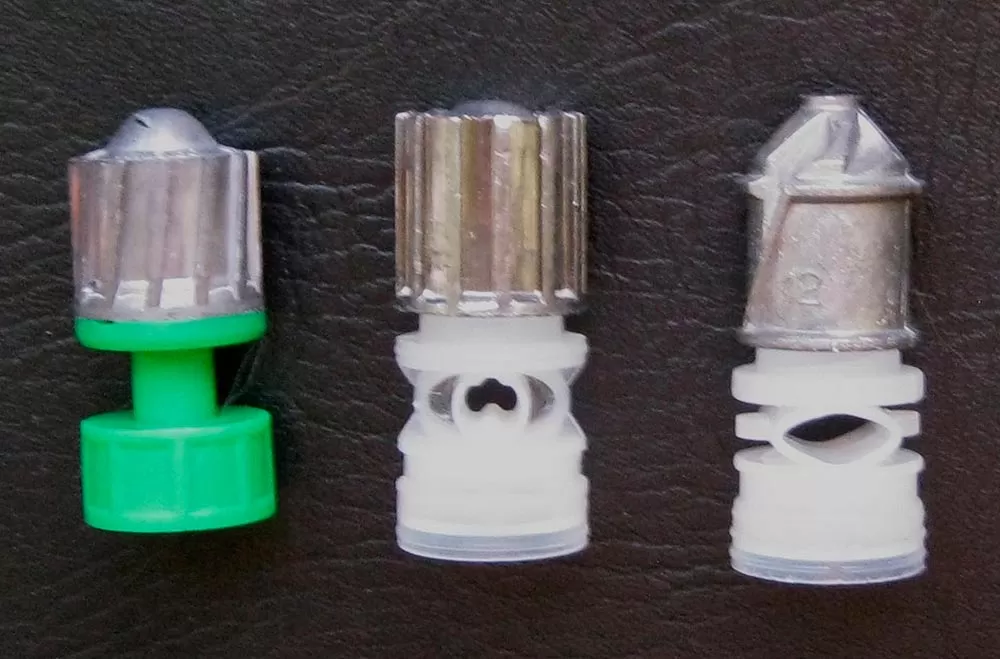 Рис.3. Пули для гладких стволов современных конструкций, с полиэтиленовыми стабилизаторами Рис.3. Пули для гладких стволов современных конструкций, с полиэтиленовыми стабилизаторами